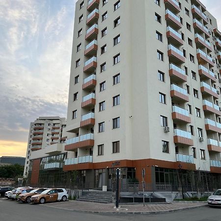 Lazar Towers Studios & Apartments Near Palas ยาช ภายนอก รูปภาพ