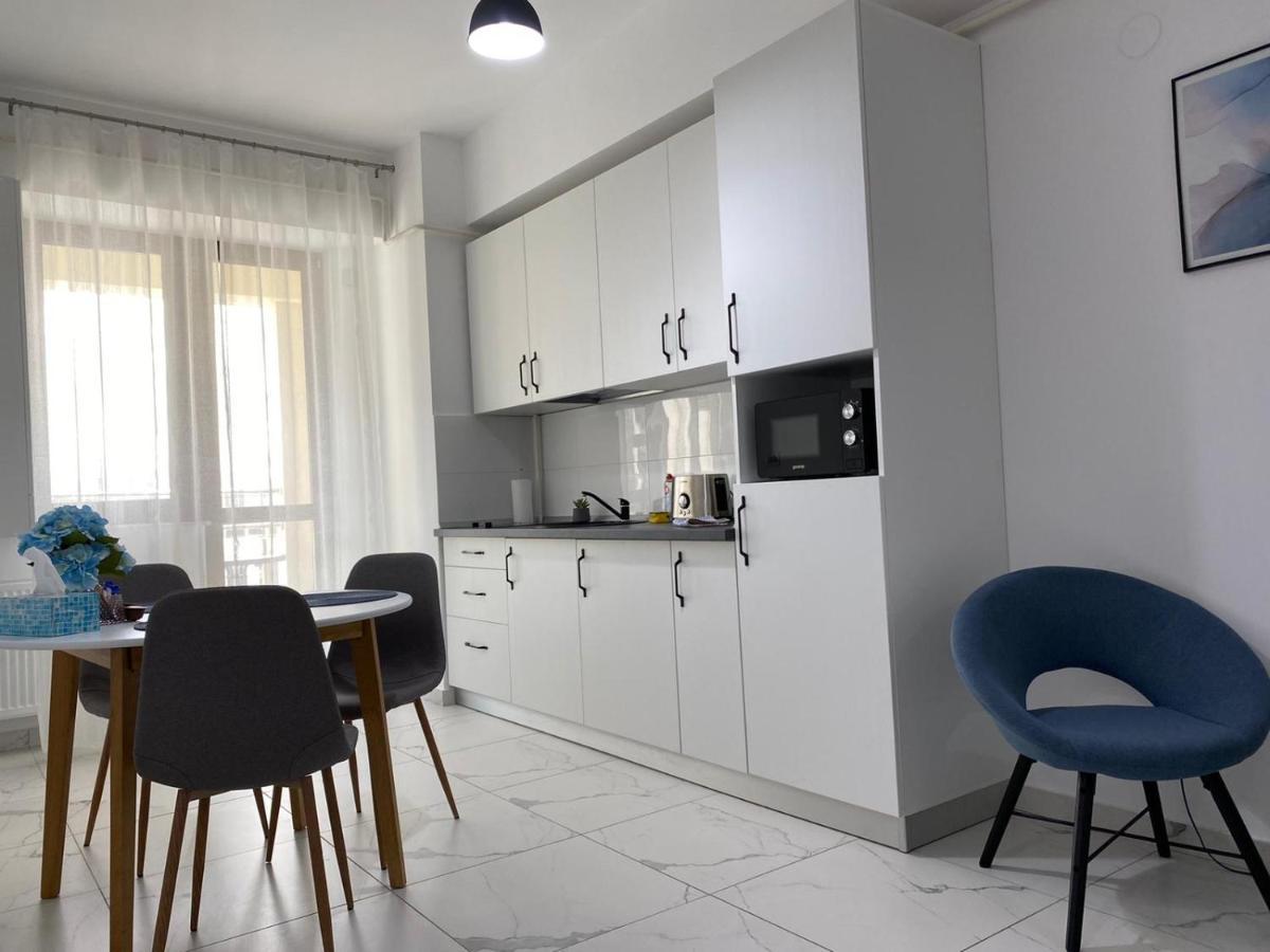 Lazar Towers Studios & Apartments Near Palas ยาช ภายนอก รูปภาพ