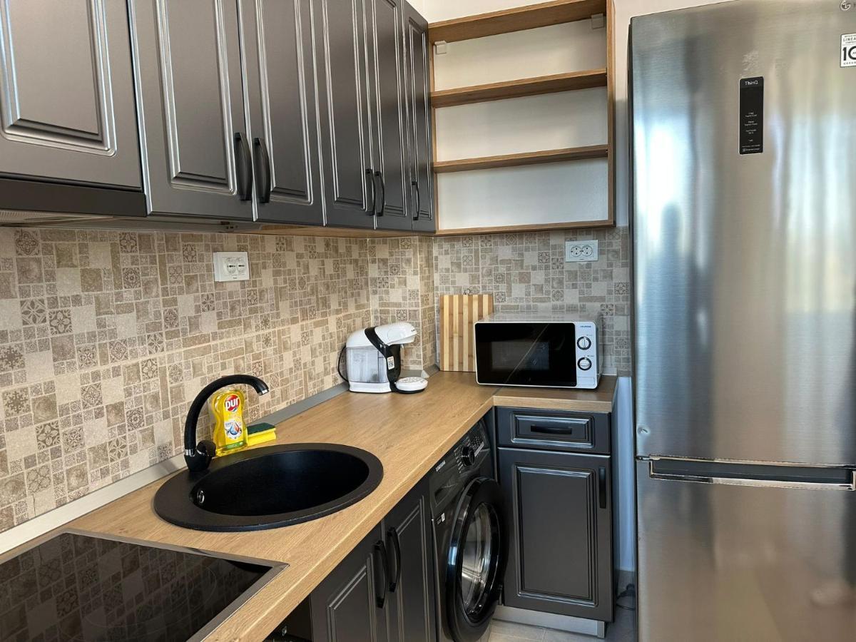 Lazar Towers Studios & Apartments Near Palas ยาช ภายนอก รูปภาพ