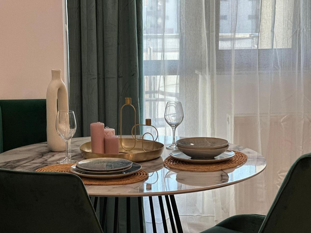 Lazar Towers Studios & Apartments Near Palas ยาช ภายนอก รูปภาพ