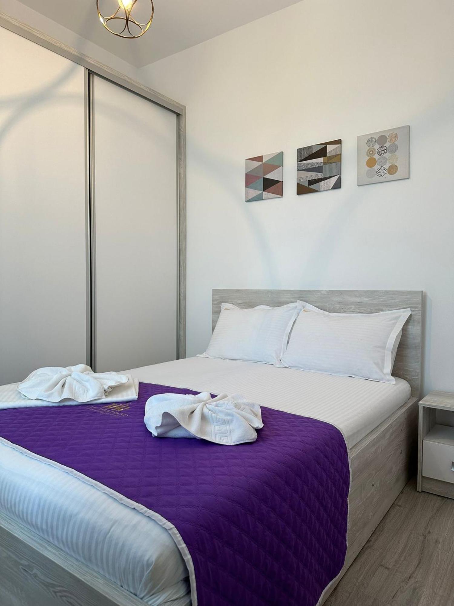 Lazar Towers Studios & Apartments Near Palas ยาช ภายนอก รูปภาพ