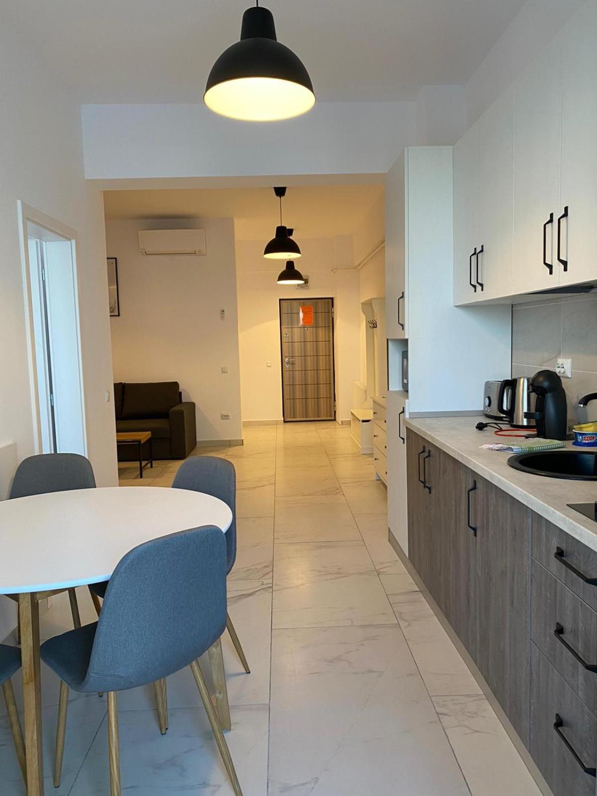 Lazar Towers Studios & Apartments Near Palas ยาช ภายนอก รูปภาพ