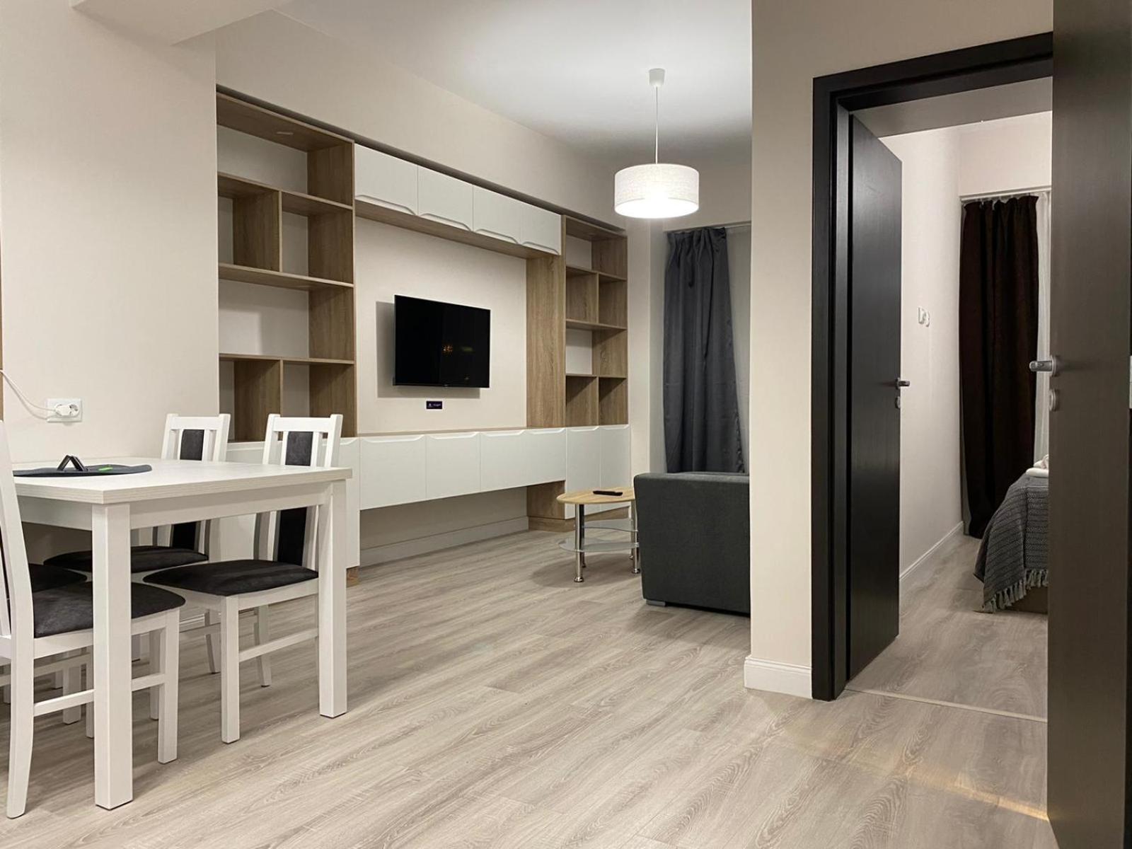 Lazar Towers Studios & Apartments Near Palas ยาช ภายนอก รูปภาพ