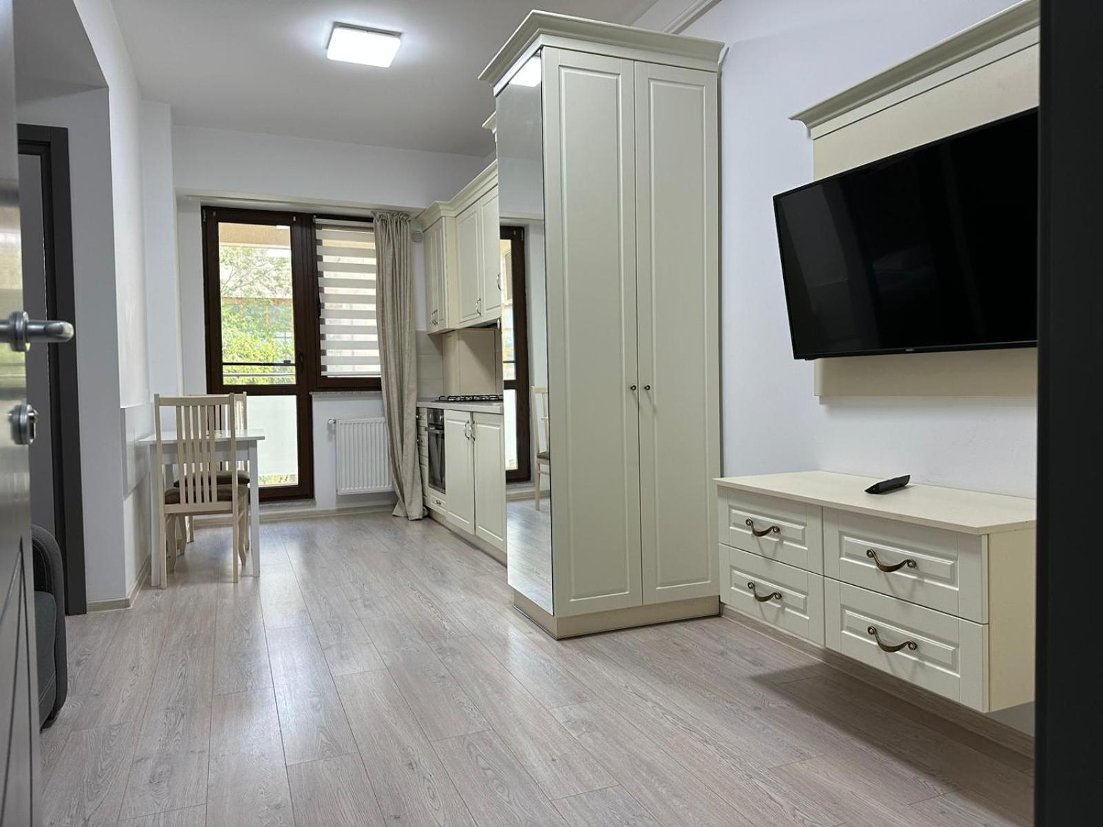 Lazar Towers Studios & Apartments Near Palas ยาช ภายนอก รูปภาพ