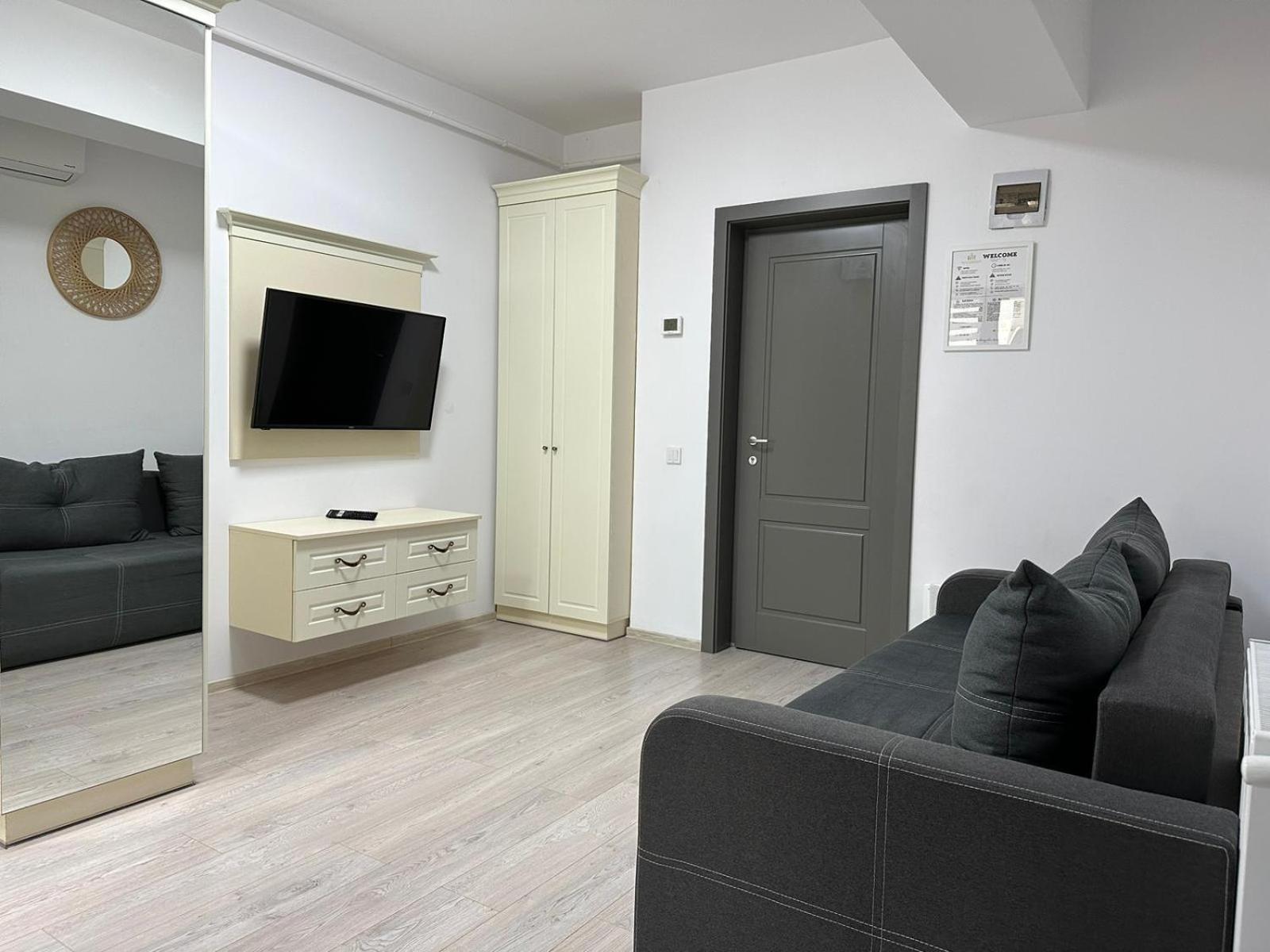 Lazar Towers Studios & Apartments Near Palas ยาช ภายนอก รูปภาพ