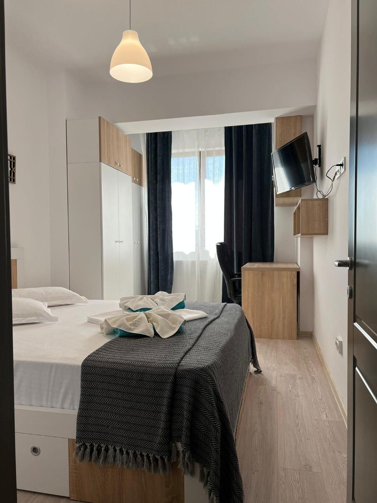 Lazar Towers Studios & Apartments Near Palas ยาช ภายนอก รูปภาพ