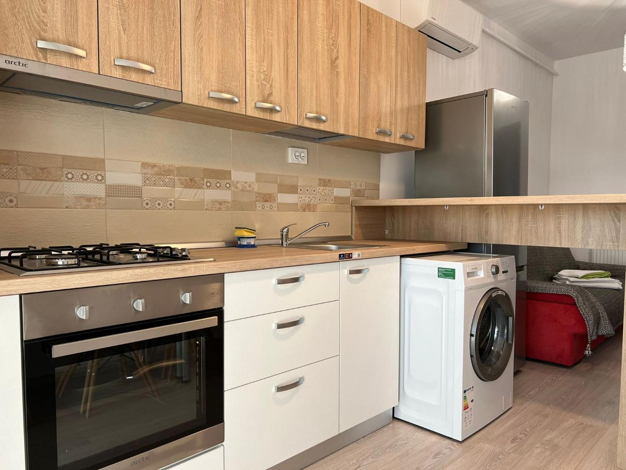 Lazar Towers Studios & Apartments Near Palas ยาช ภายนอก รูปภาพ